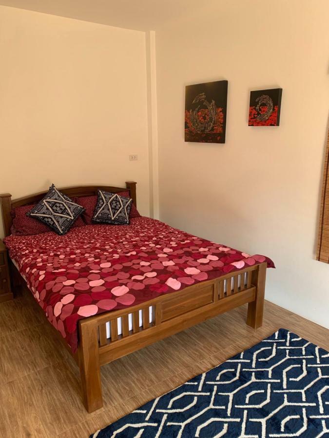 Sunray Guesthouse สุนันท์บ้านพักริมคลอง Утхайтхани Экстерьер фото