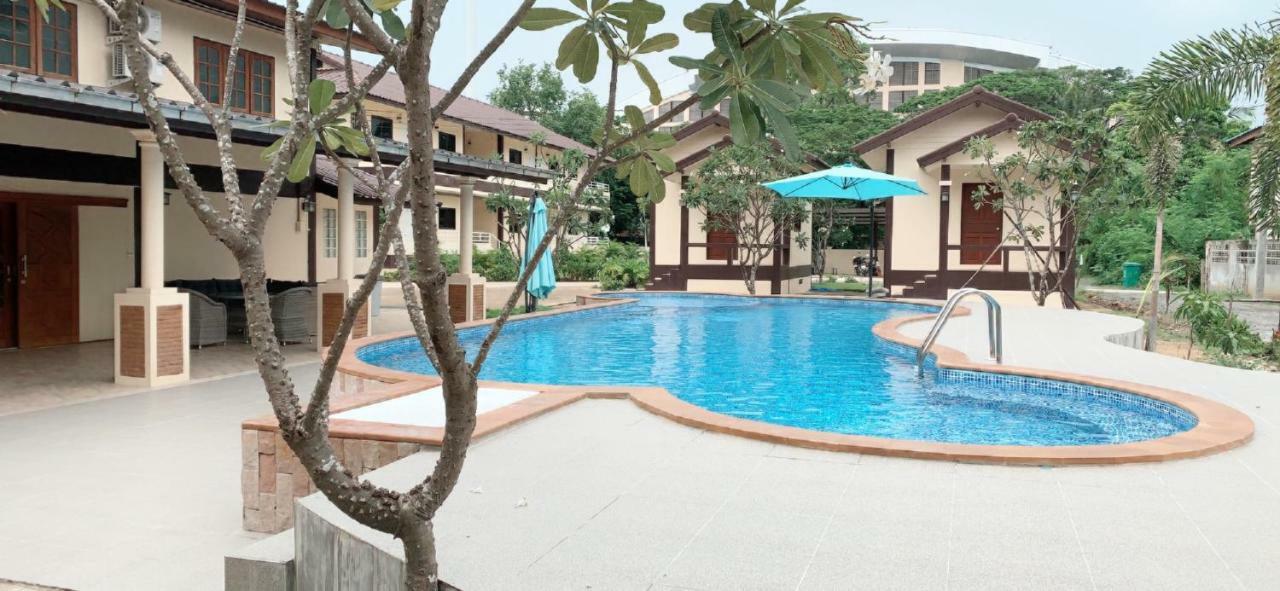 Sunray Guesthouse สุนันท์บ้านพักริมคลอง Утхайтхани Экстерьер фото